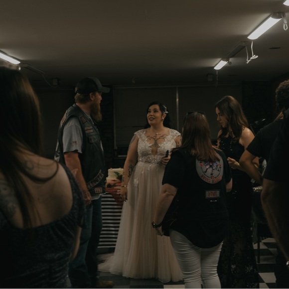 GALINA SIGNATURE
illusion plunge lace appliqued wedding dress IVORY/CASHMERE - Picture 7 of 10